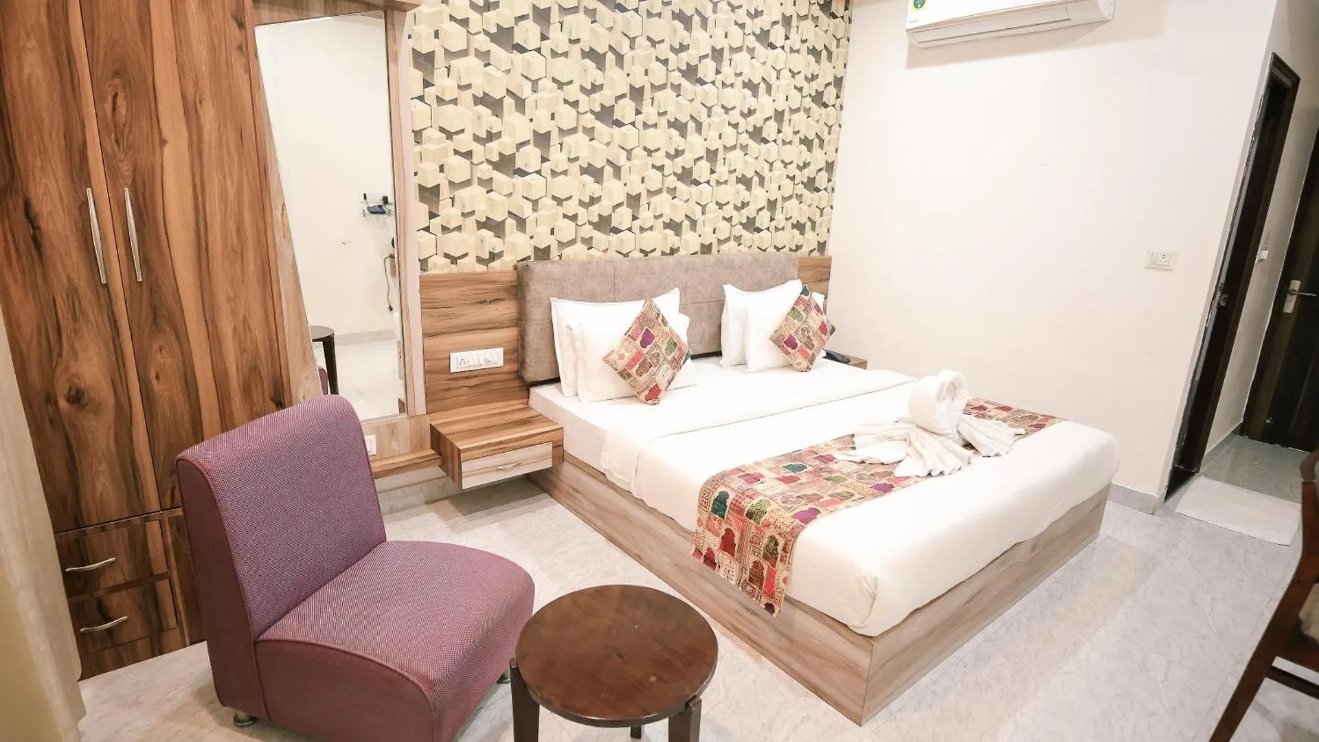 Hotel Paramount Udaipur