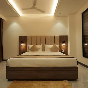 https://snj-taj-grand.agrahotelsindia.net