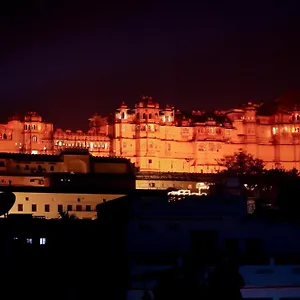 Shri Daulat Hotel