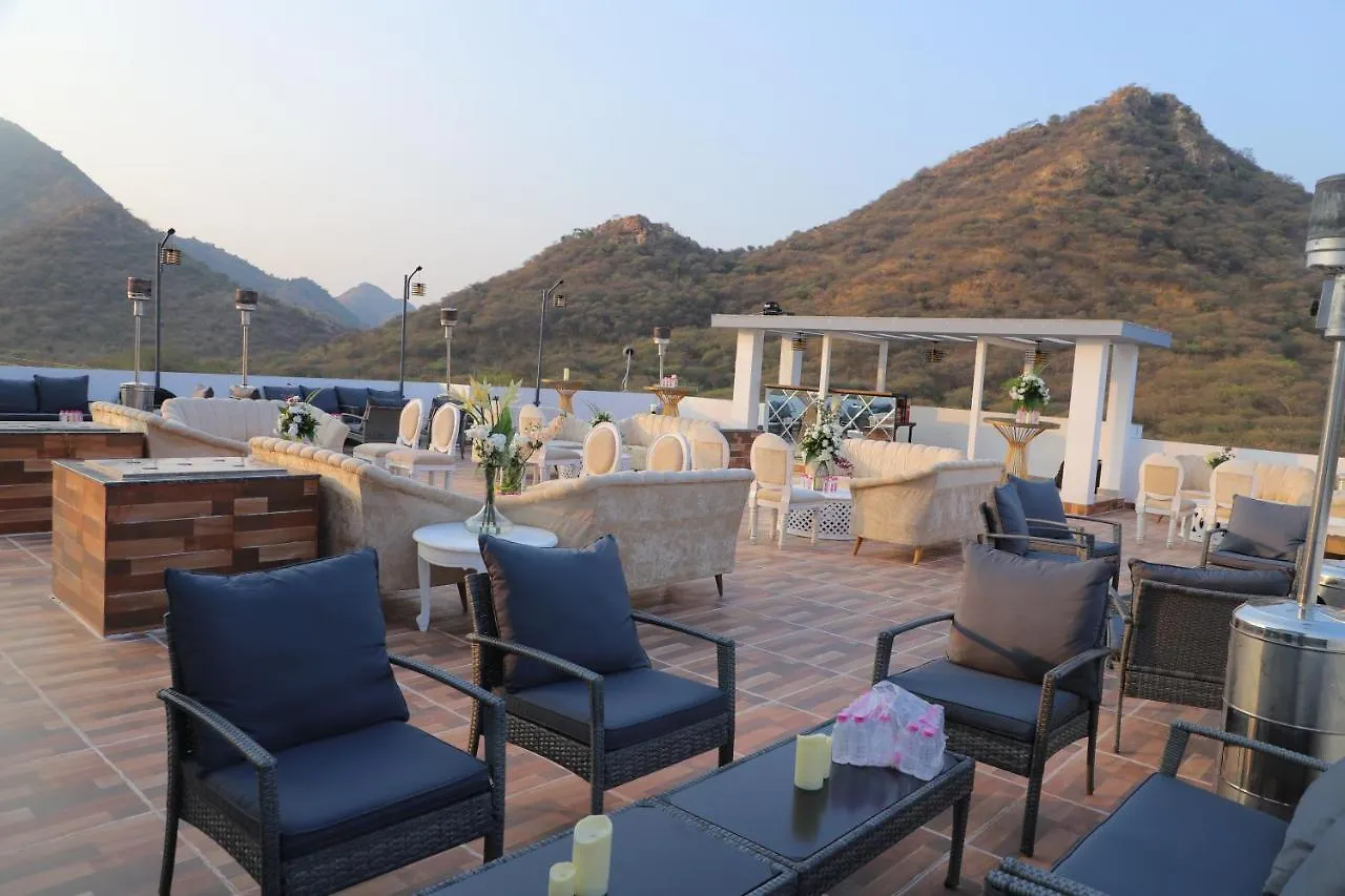 Hotel Paramount Udaipur 3*,