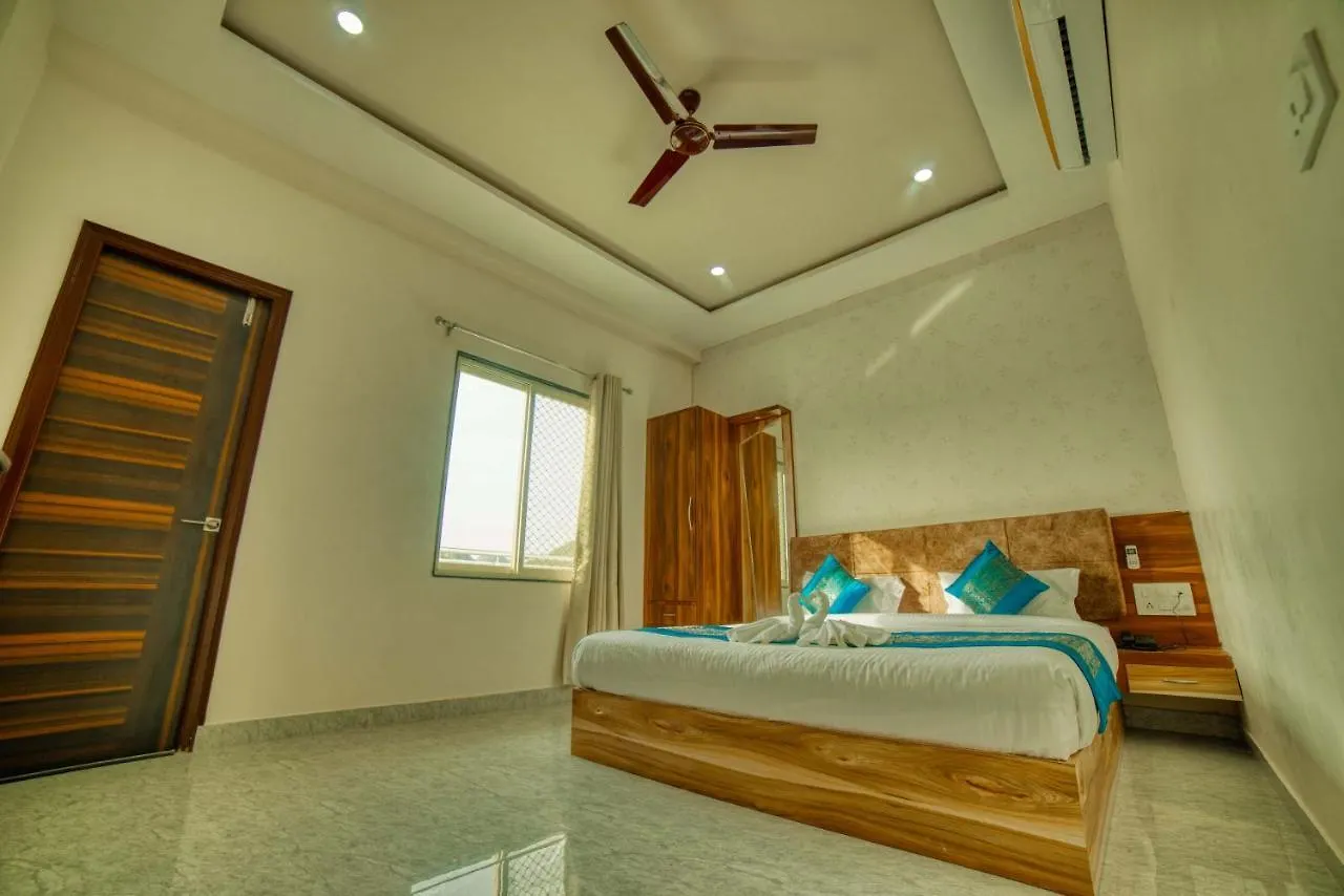 ***  Hotel Paramount Udaipur India