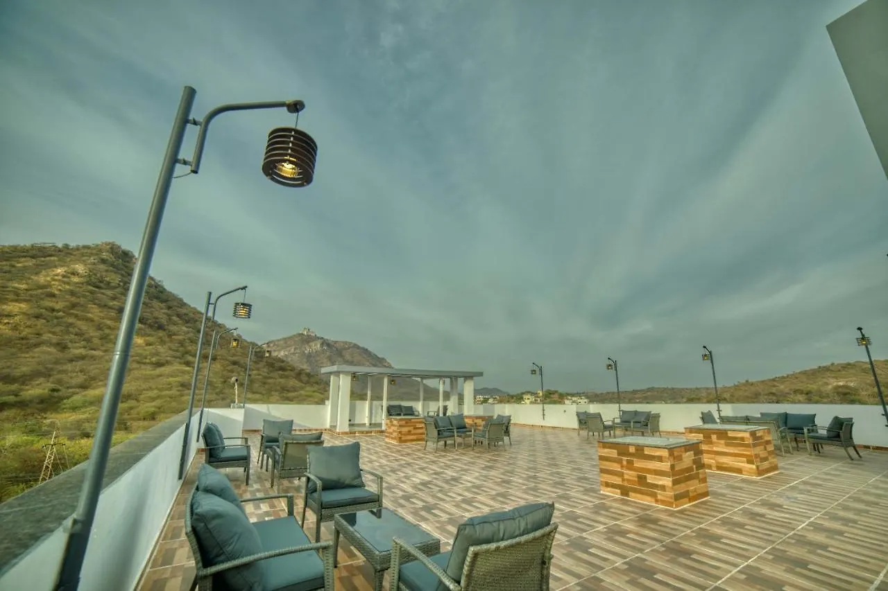 Hotel Paramount Udaipur 3*,
