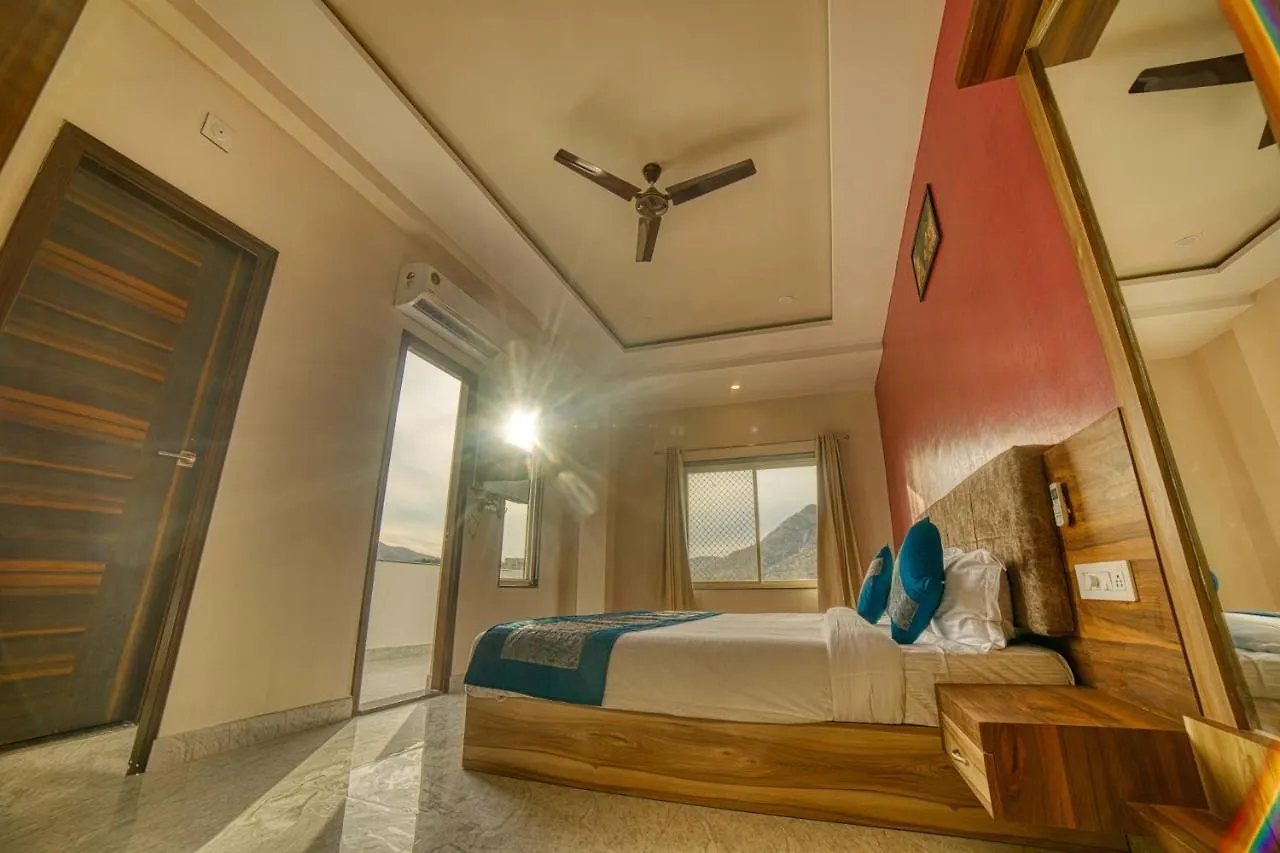 Hotel Paramount Udaipur 3*,